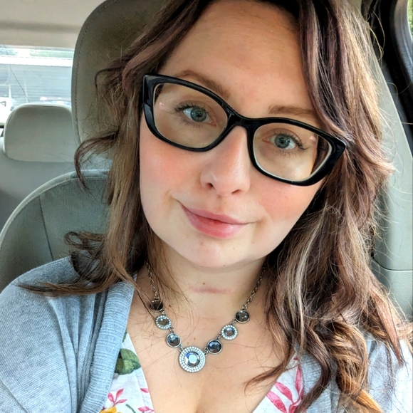 Meet your Posher, Cristina - Picture 1 of 1